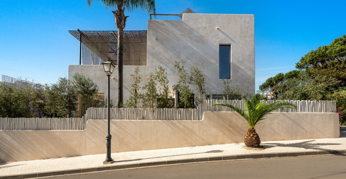 4 Bedroom Villa in Marbella - Photo 28