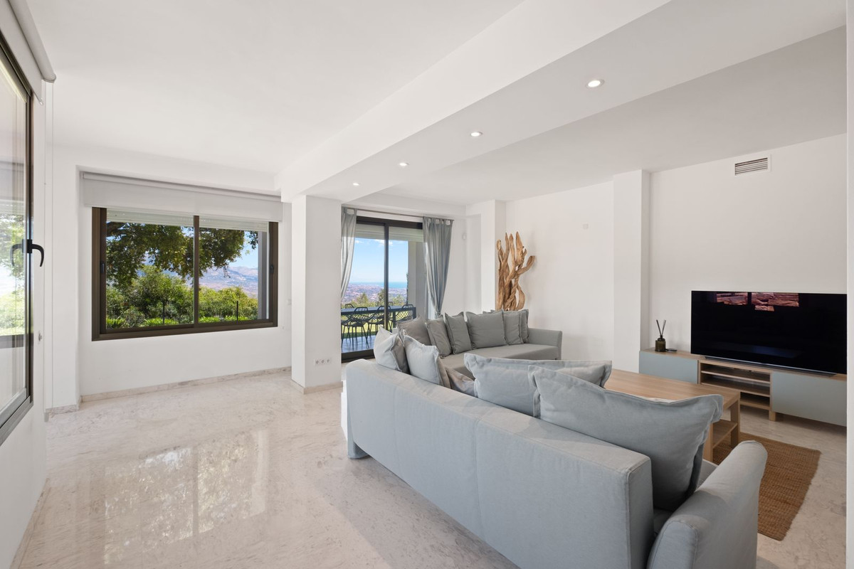 2 Bedroom Apartment in Marbella - Photo 8