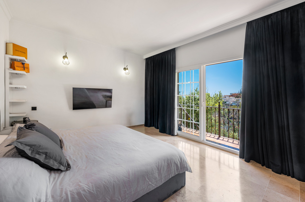 3 Bedroom Villa in Marbella - Photo 26