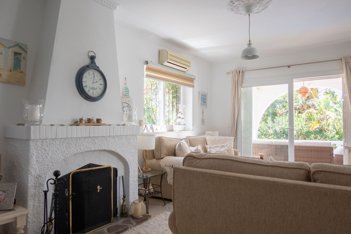 3 Bedroom Villa in Estepona - Photo 7