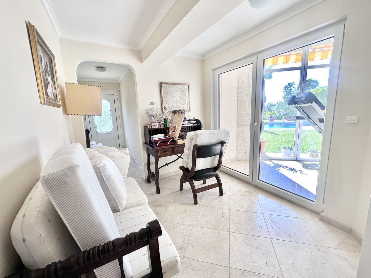6 Bedroom Villa in Marbella - Photo 52