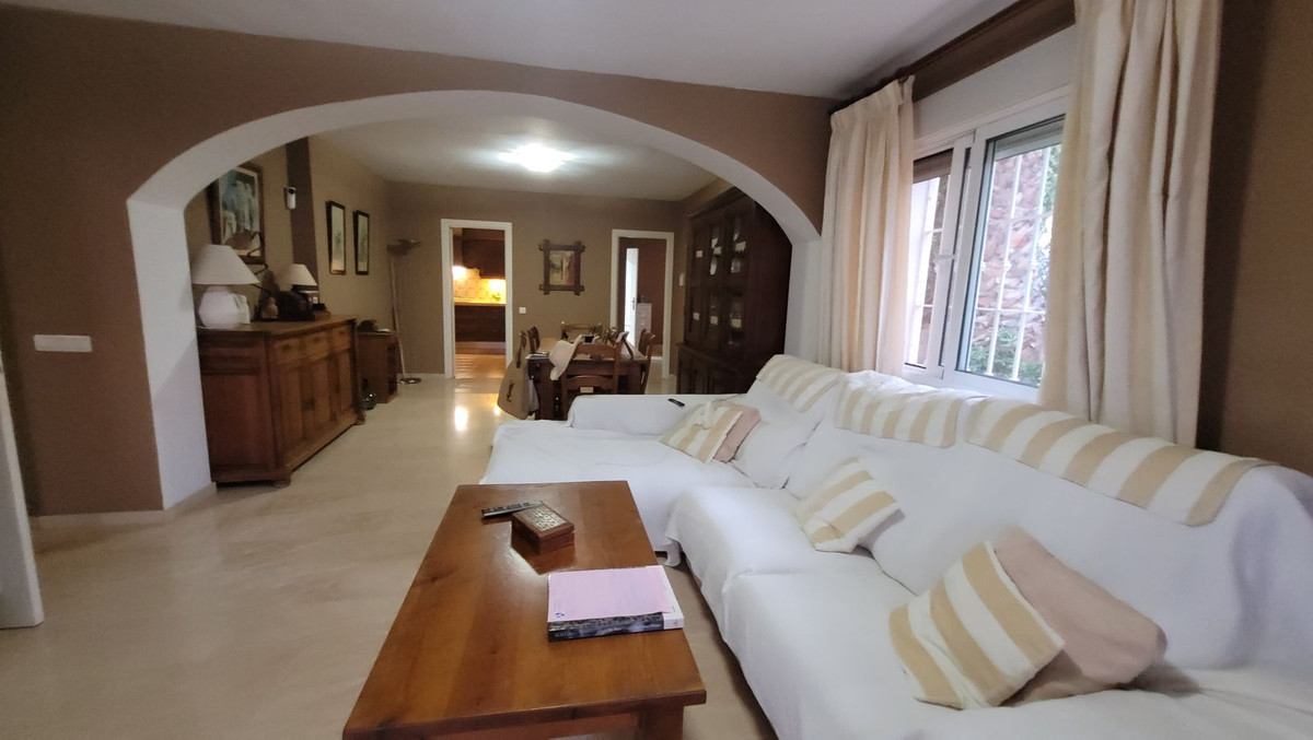 3 Bedroom Apartment in Marbella - Photo 14