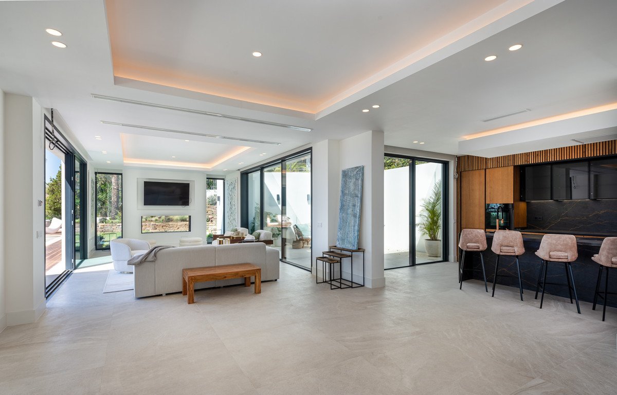 5 Bedroom Villa in Marbella - Photo 14
