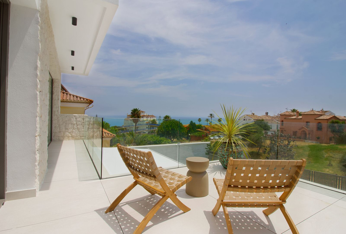4 Bedroom Villa in Estepona - Photo 4