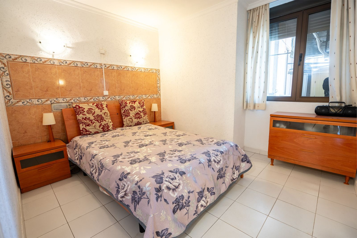 2 Bedroom Apartment in Fuengirola - Photo 15