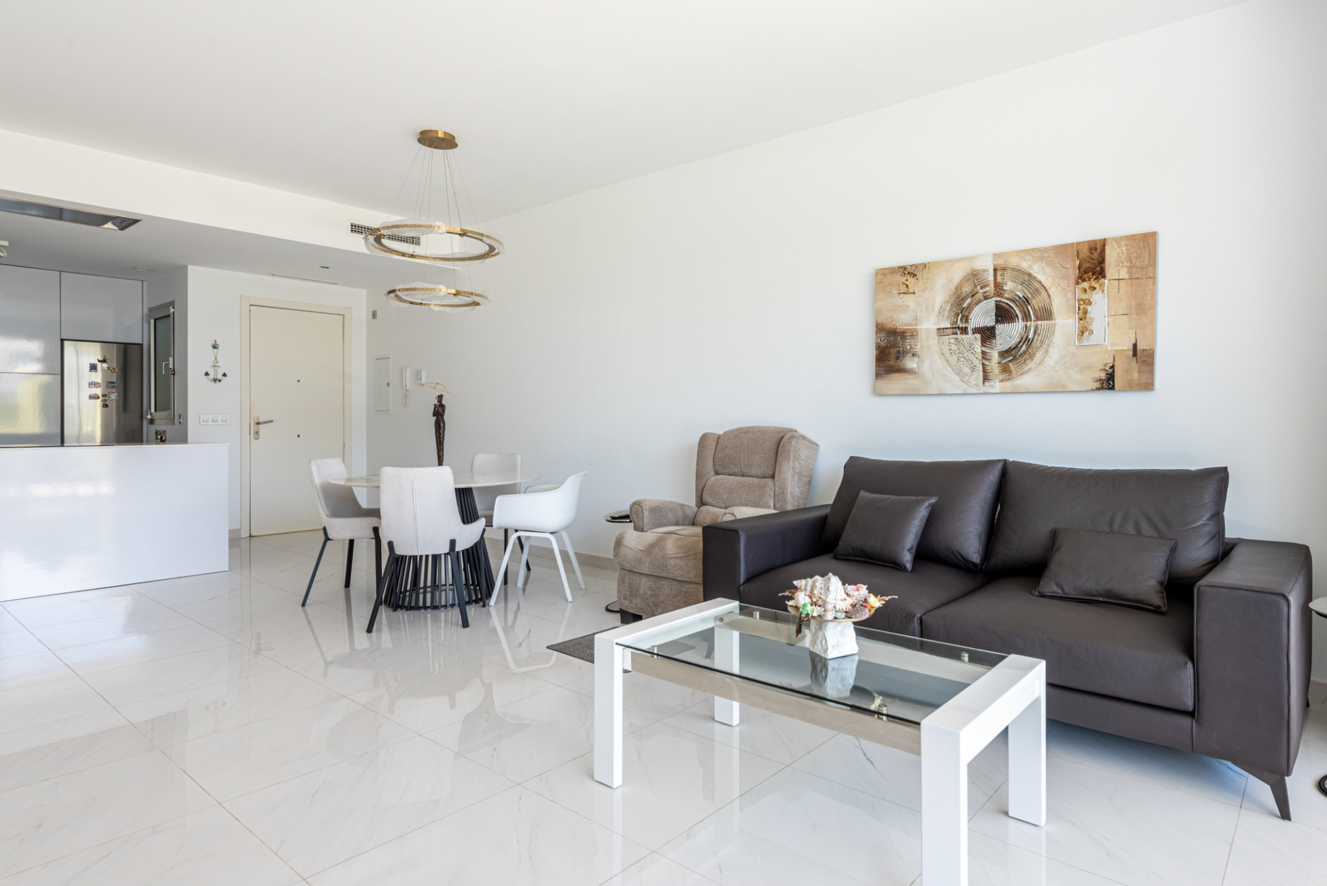3 Bedroom Apartment in Estepona - Photo 6