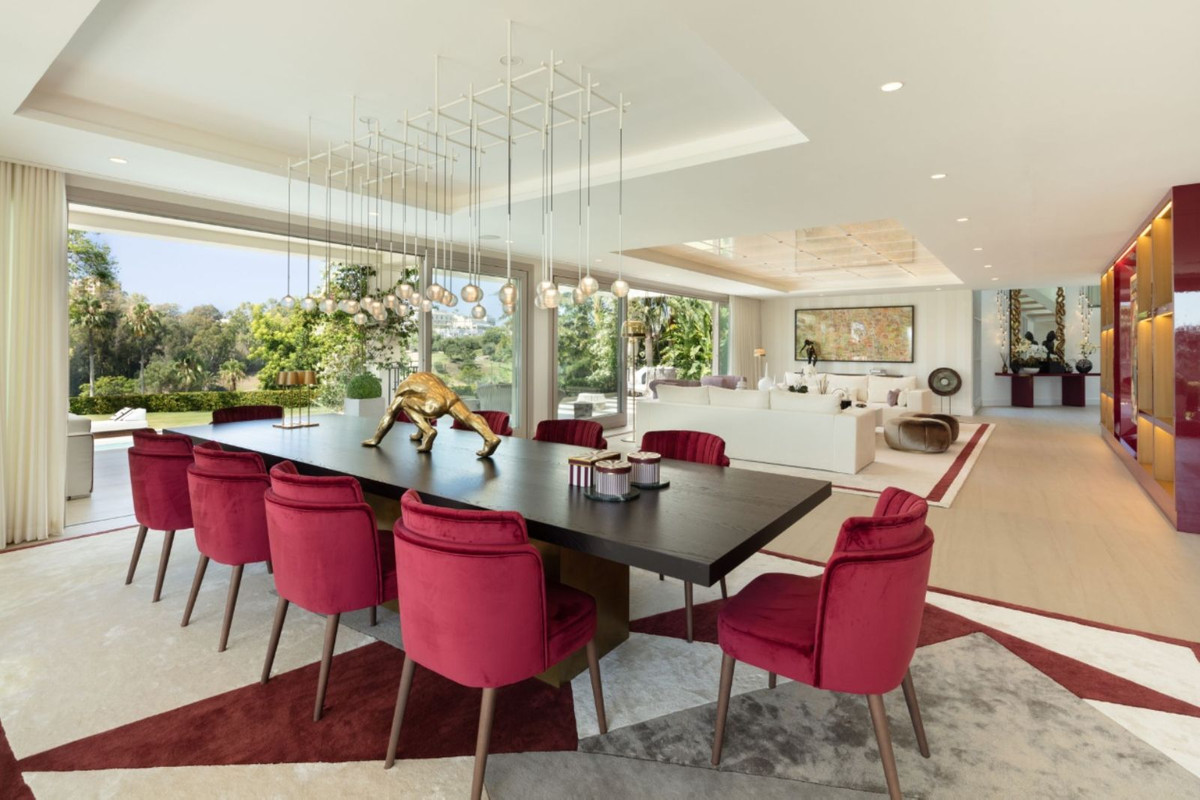 6 Bedroom Villa in Marbella - Photo 7