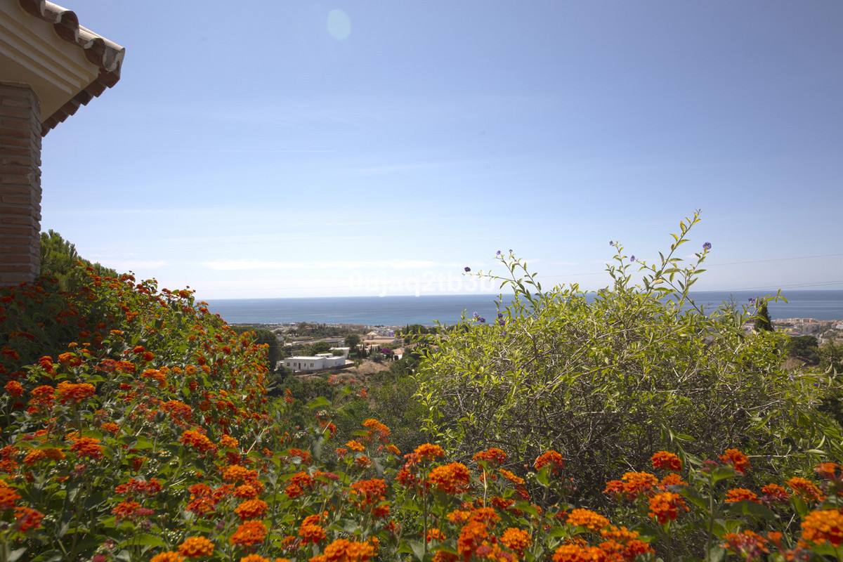 6 Bedroom Villa in Estepona - Photo 8