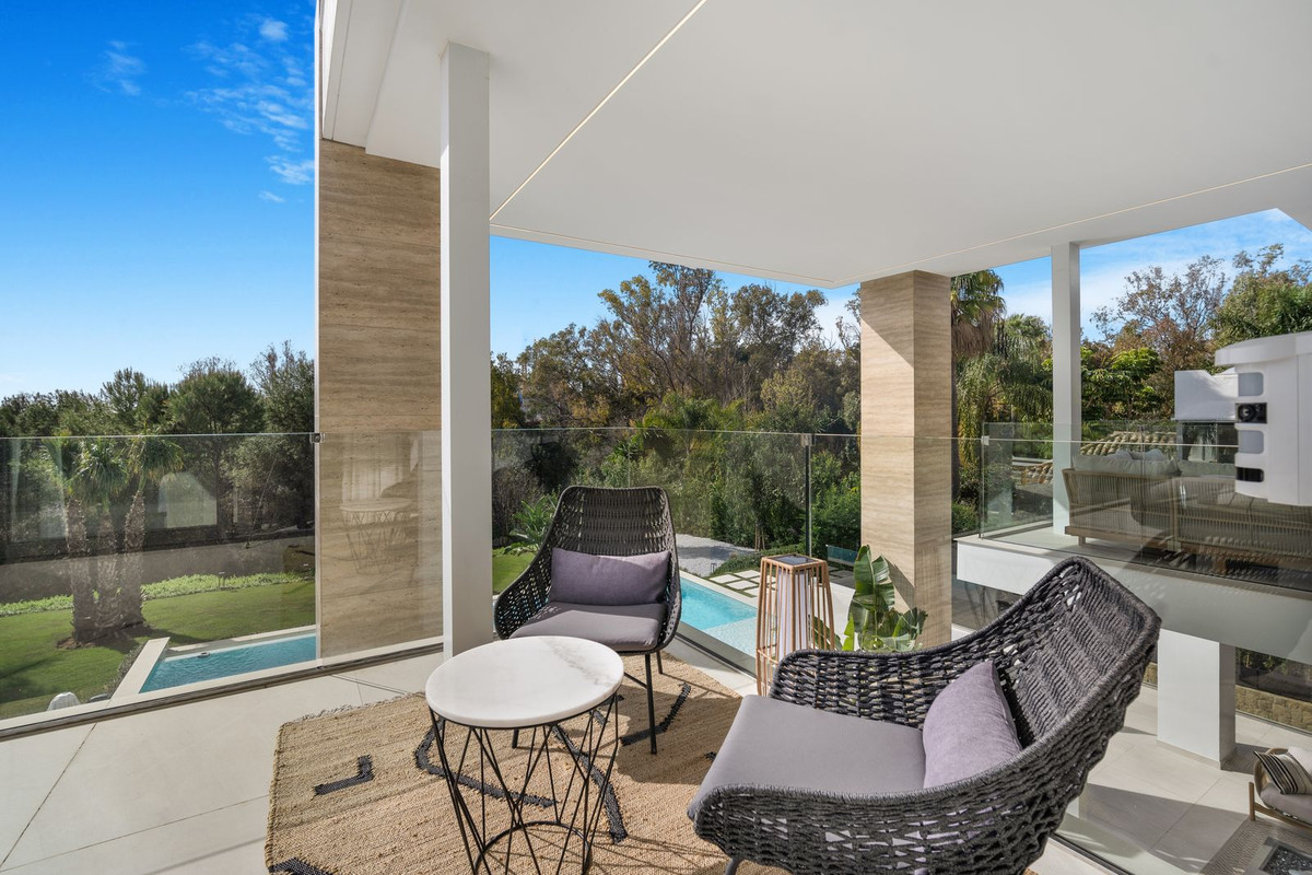 6 Bedroom Villa in Marbella - Photo 9