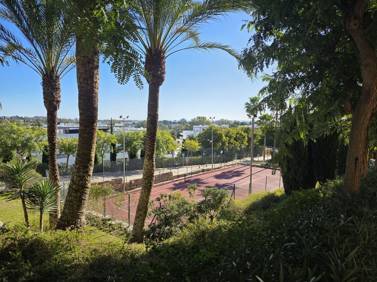 2 Bedroom Apartment in Estepona - Photo 24