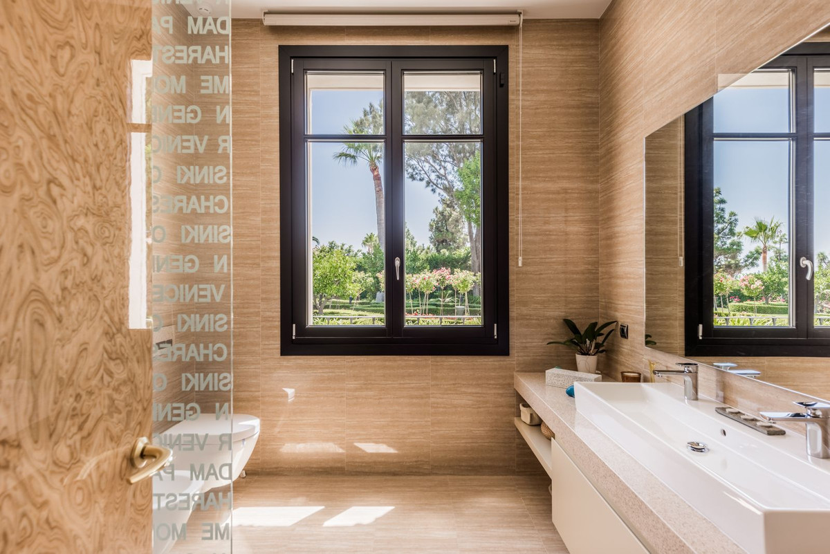 7 Bedroom Villa in Marbella - Photo 27