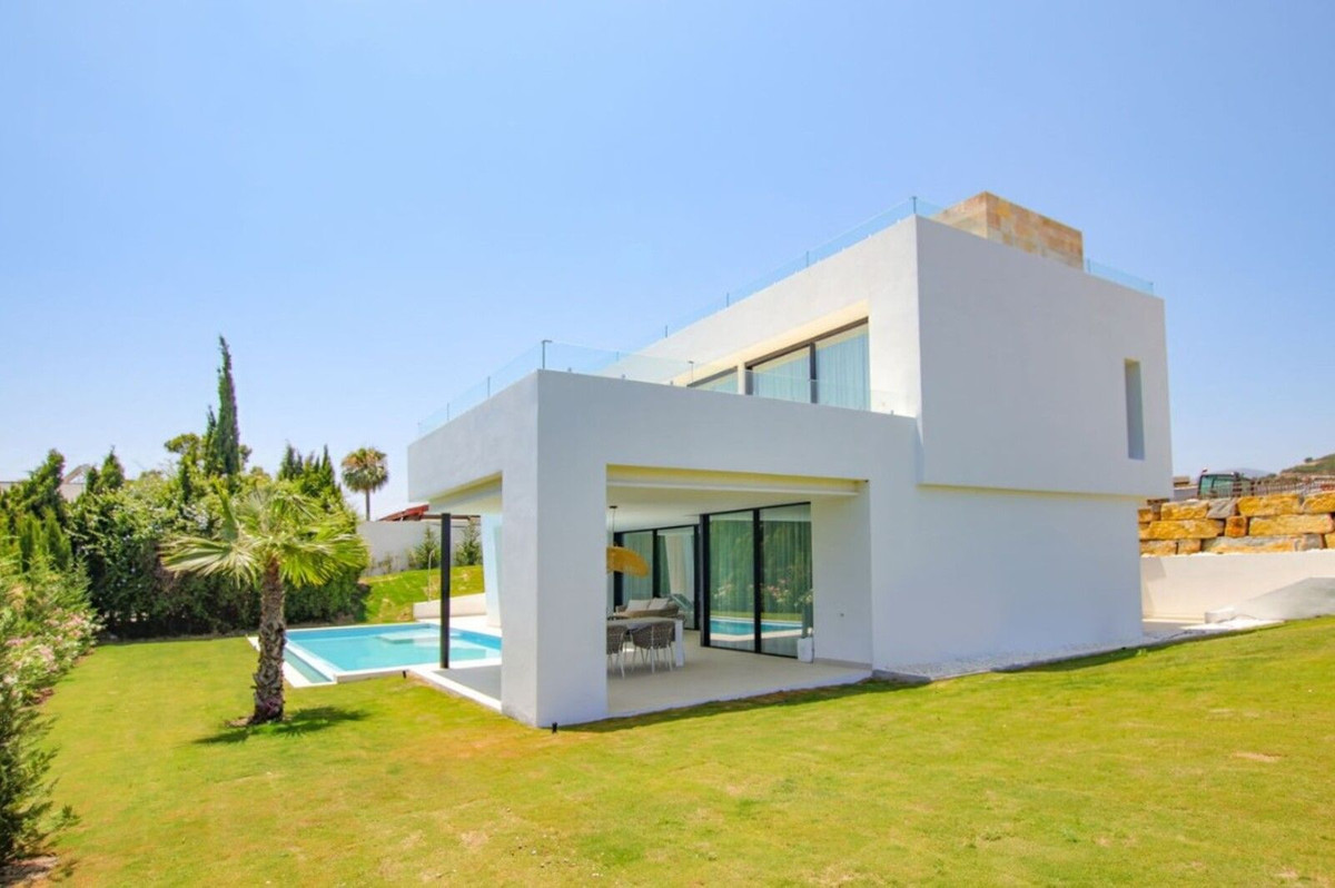 4 Bedroom Villa in Estepona - Photo 25