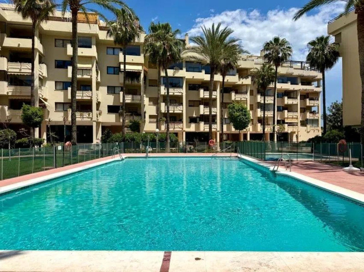 2 Bedroom Apartment in Torremolinos - Photo 17