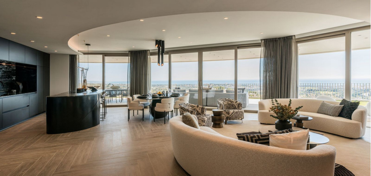 4 Bedroom Penthouse in Benahavís - Photo 23