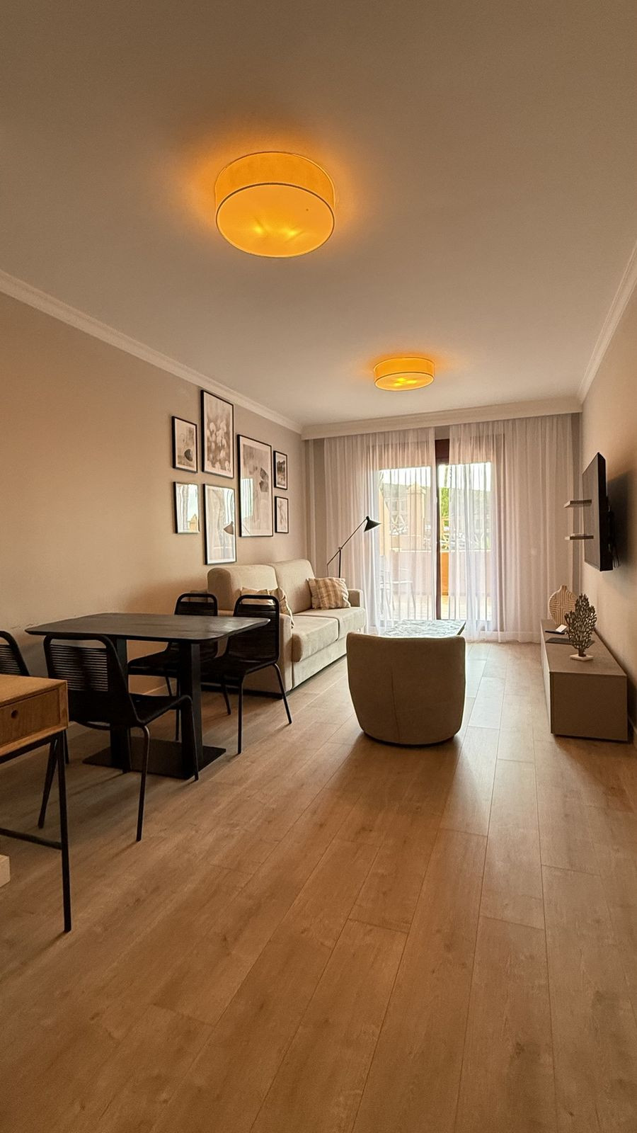 2 Bedroom Apartment in Estepona - Photo 2