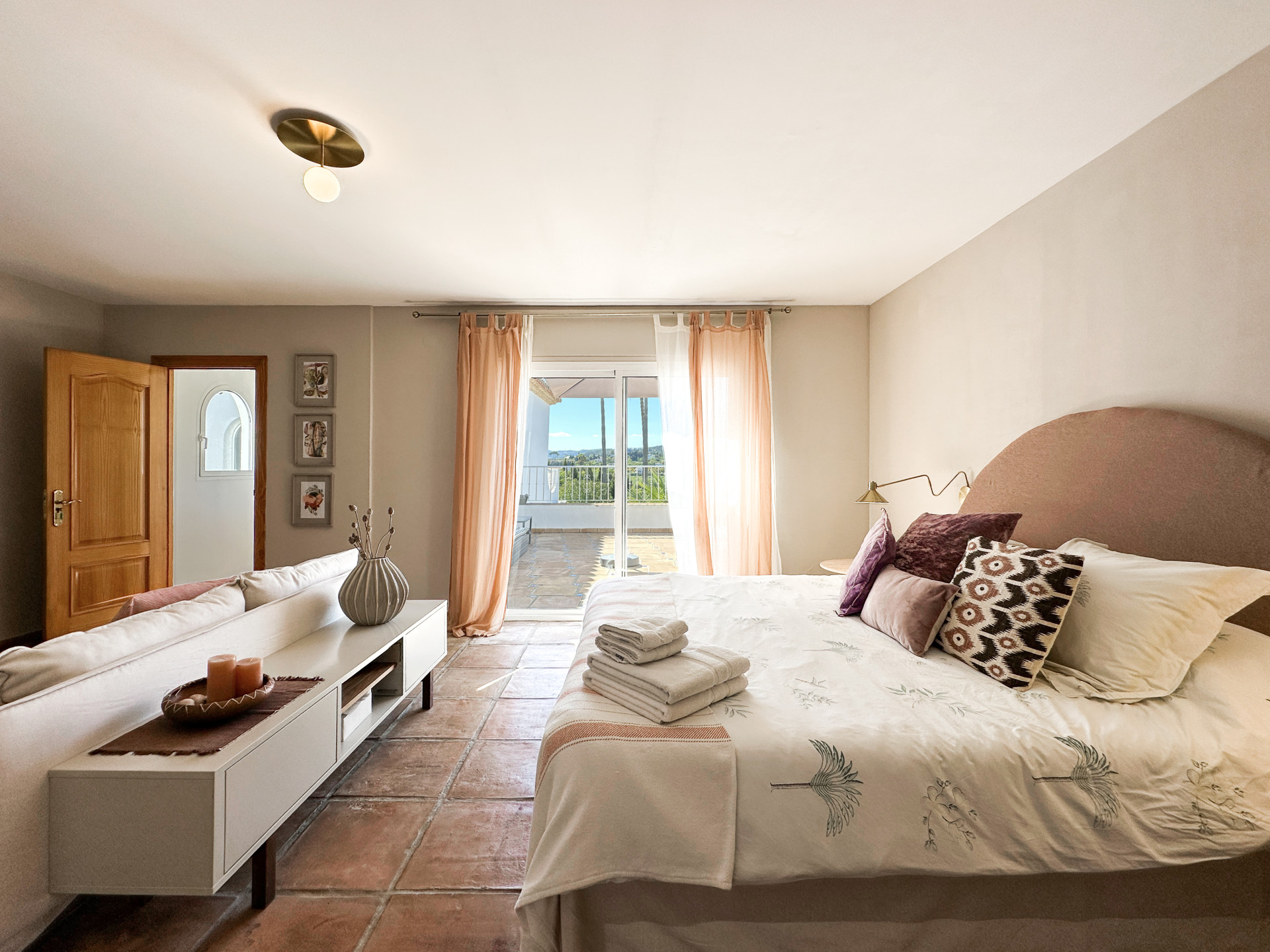 6 Bedroom Villa in Estepona - Photo 17