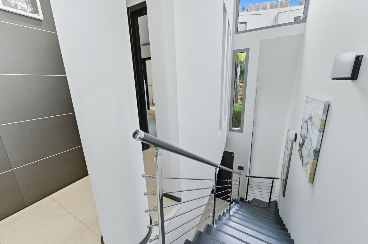 2 Bedroom Villa in Marbella - Photo 18