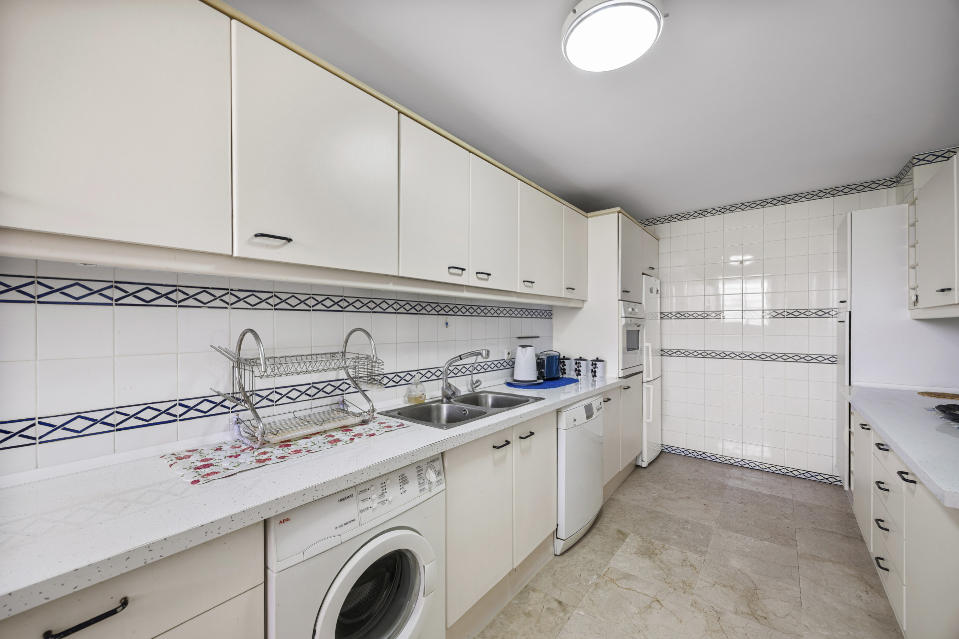 2 Bedroom Apartment in San Pedro de Alcántara - Photo 12