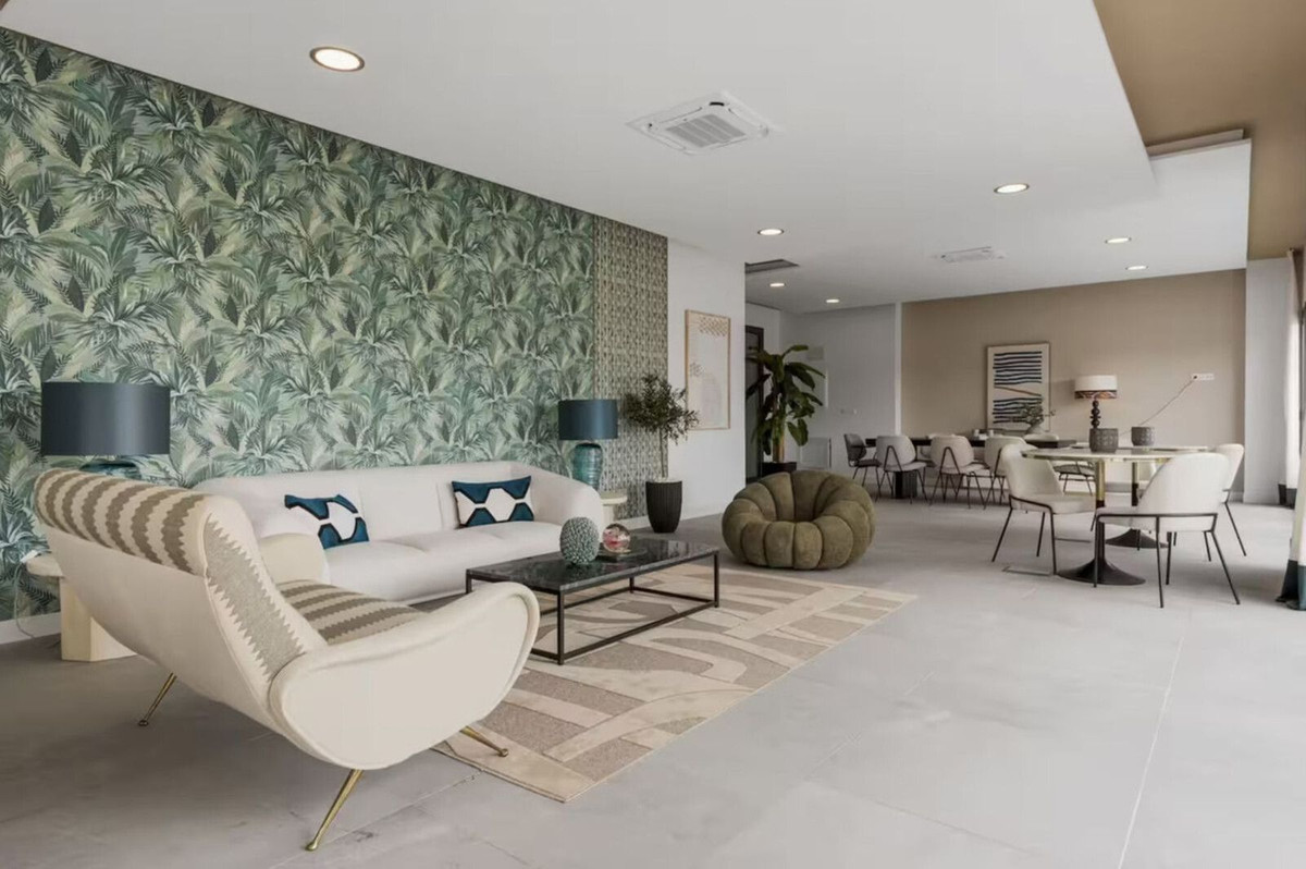 2 Bedroom Penthouse in Estepona - Photo 24