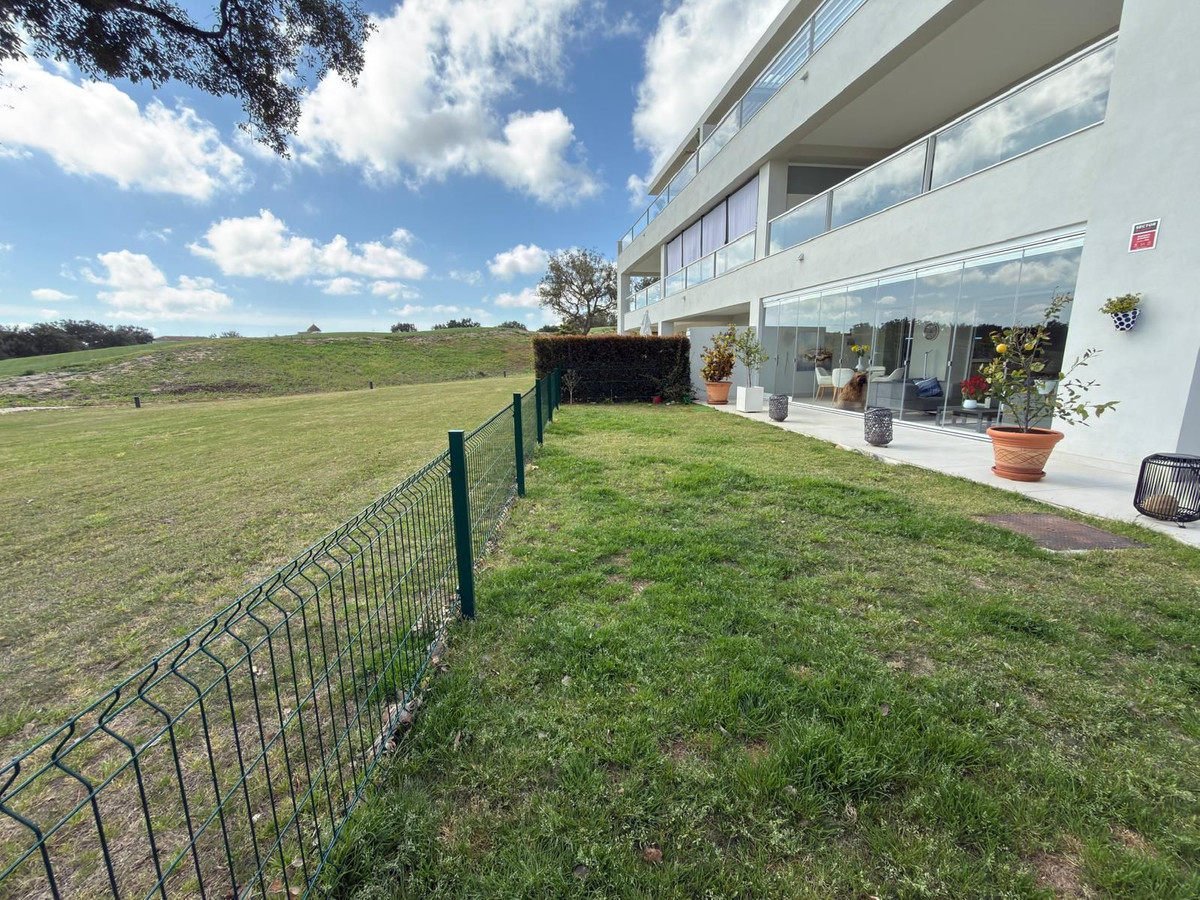 3 Bedroom Apartment in San Roque - Photo 27