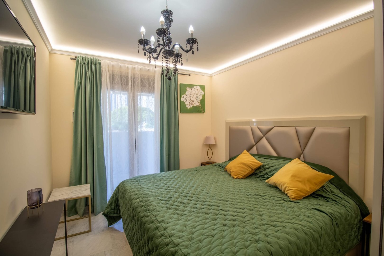 2 Bedroom Apartment in Marbella - Photo 4