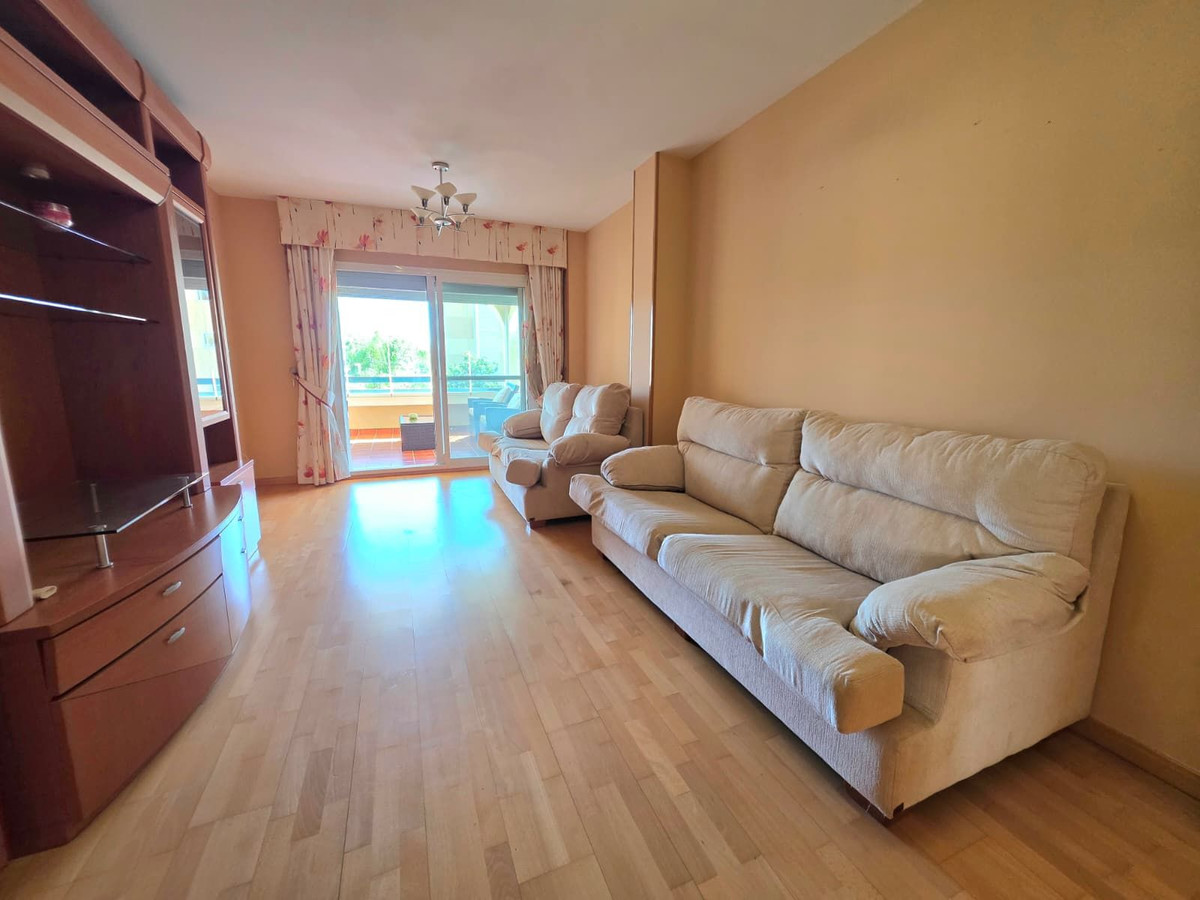 3 Bedroom Apartment in Estepona - Photo 14