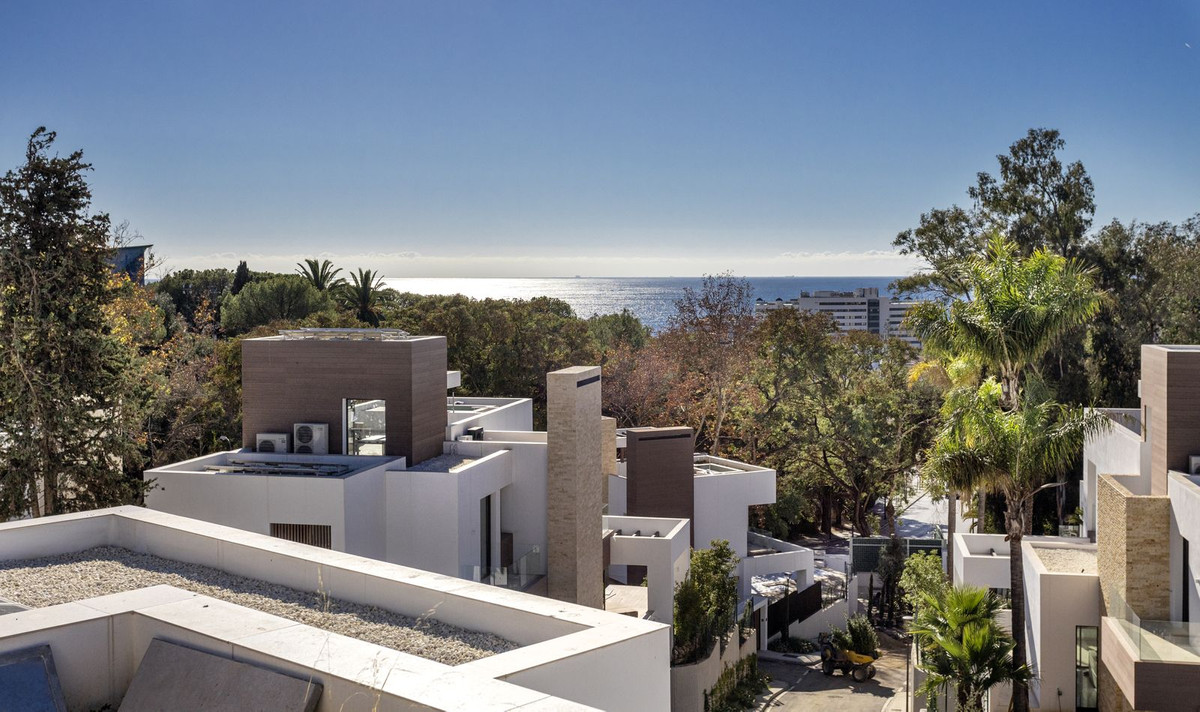4 Bedroom Villa in Marbella - Photo 14