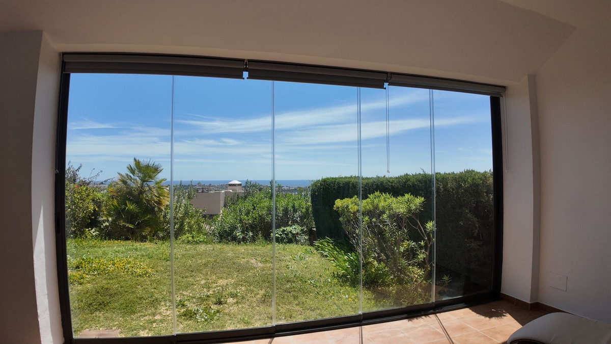 4 Bedroom Townhouse in Benahavís - Photo 3