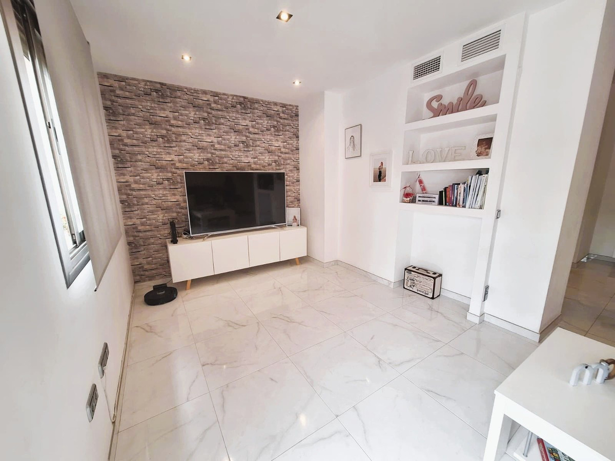 3 Bedroom Penthouse in Torremolinos - Photo 12