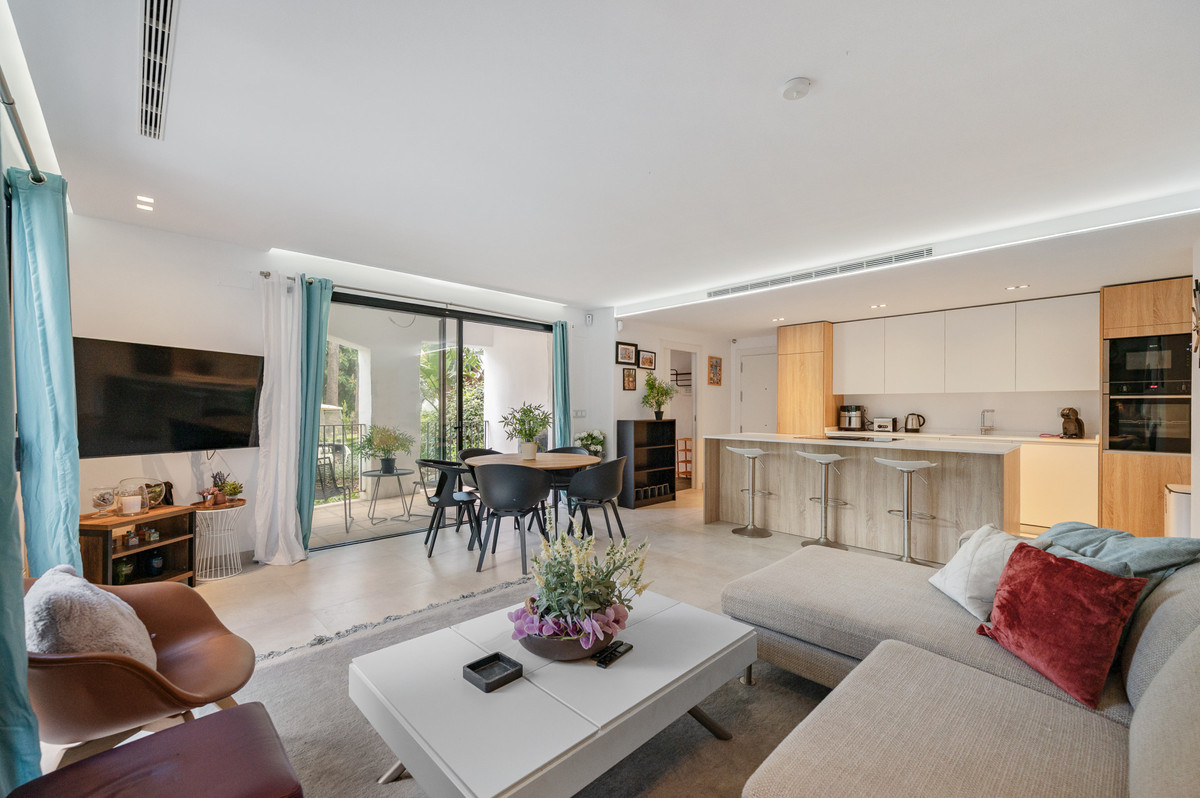 3 Bedroom Apartment in Marbella - Photo 5