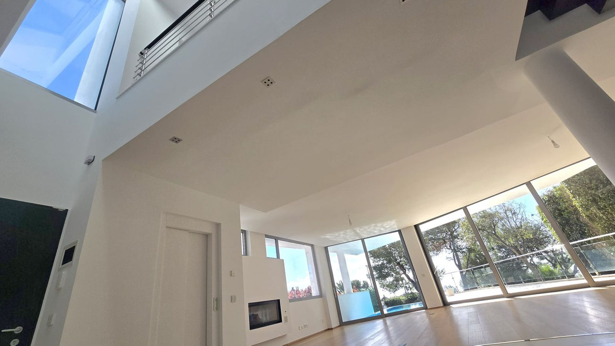 5 Bedroom Villa in Marbella - Photo 7