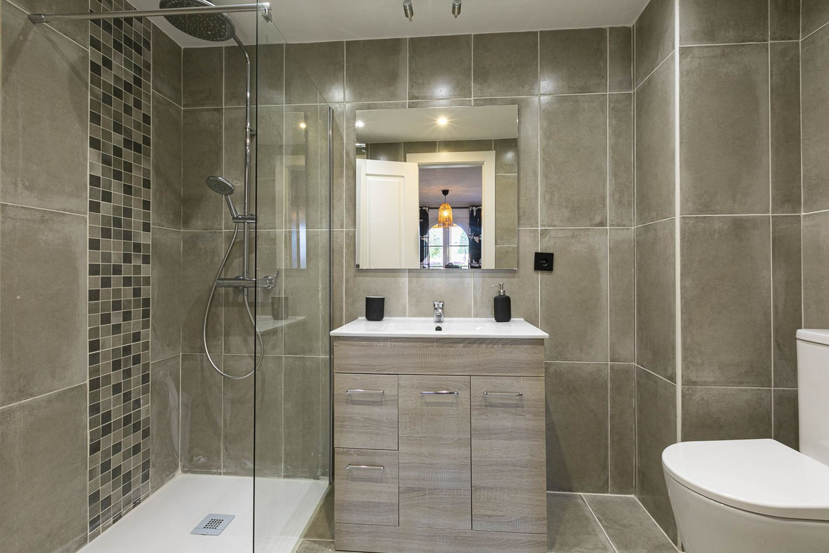 2 Bedroom Apartment in Marbella - Photo 37