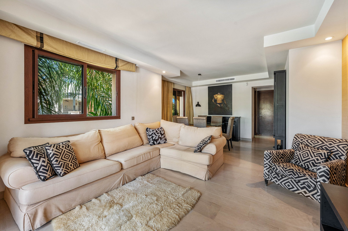 2 Bedroom Apartment in Marbella - Photo 9