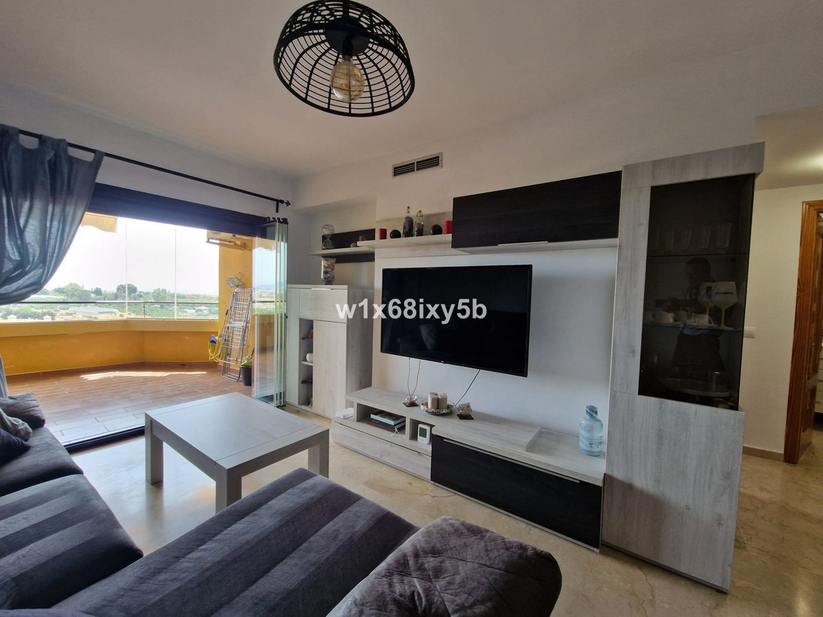 2 Bedroom Apartment in Estepona - Photo 4
