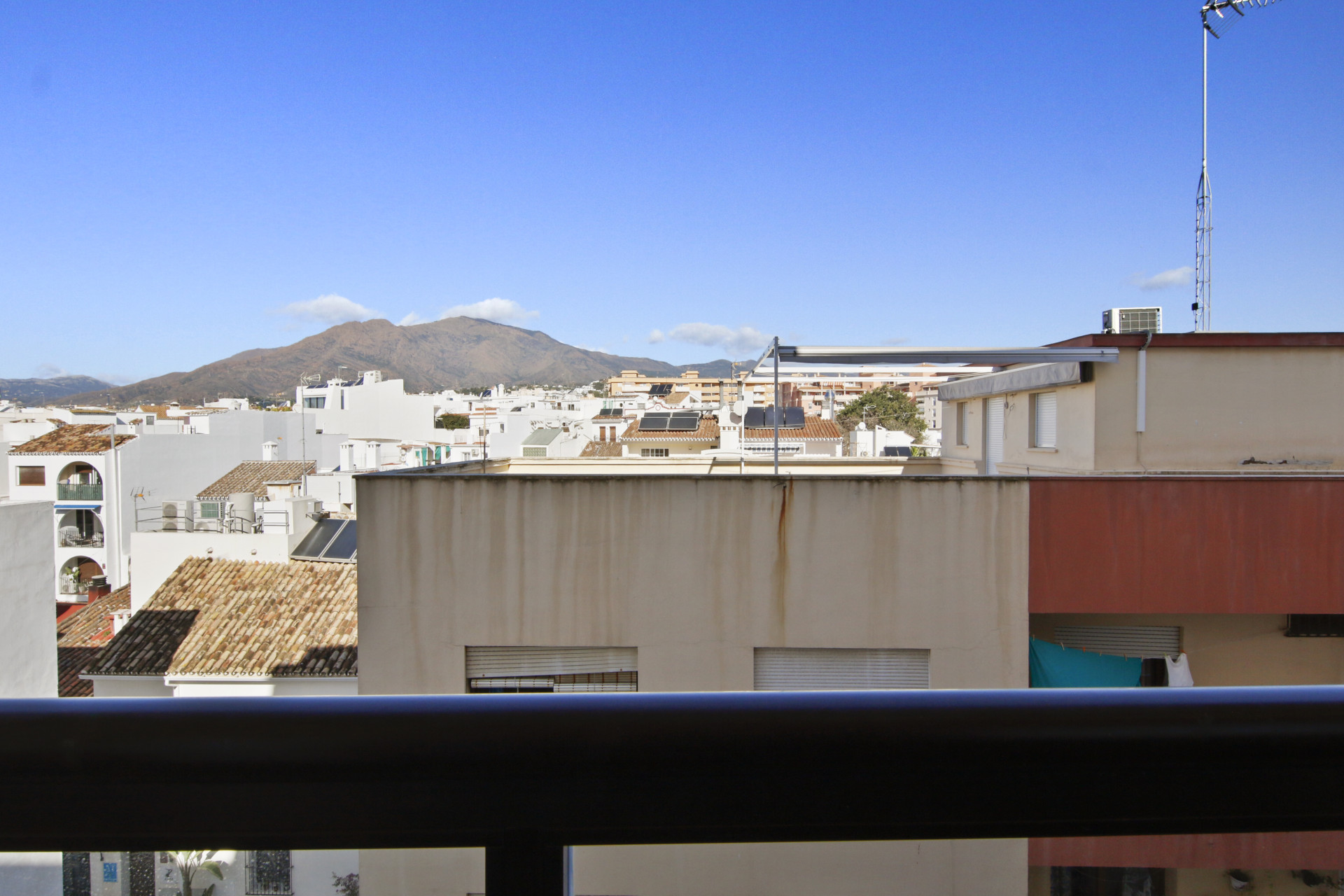 3 Bedroom Apartment in Estepona - Photo 11