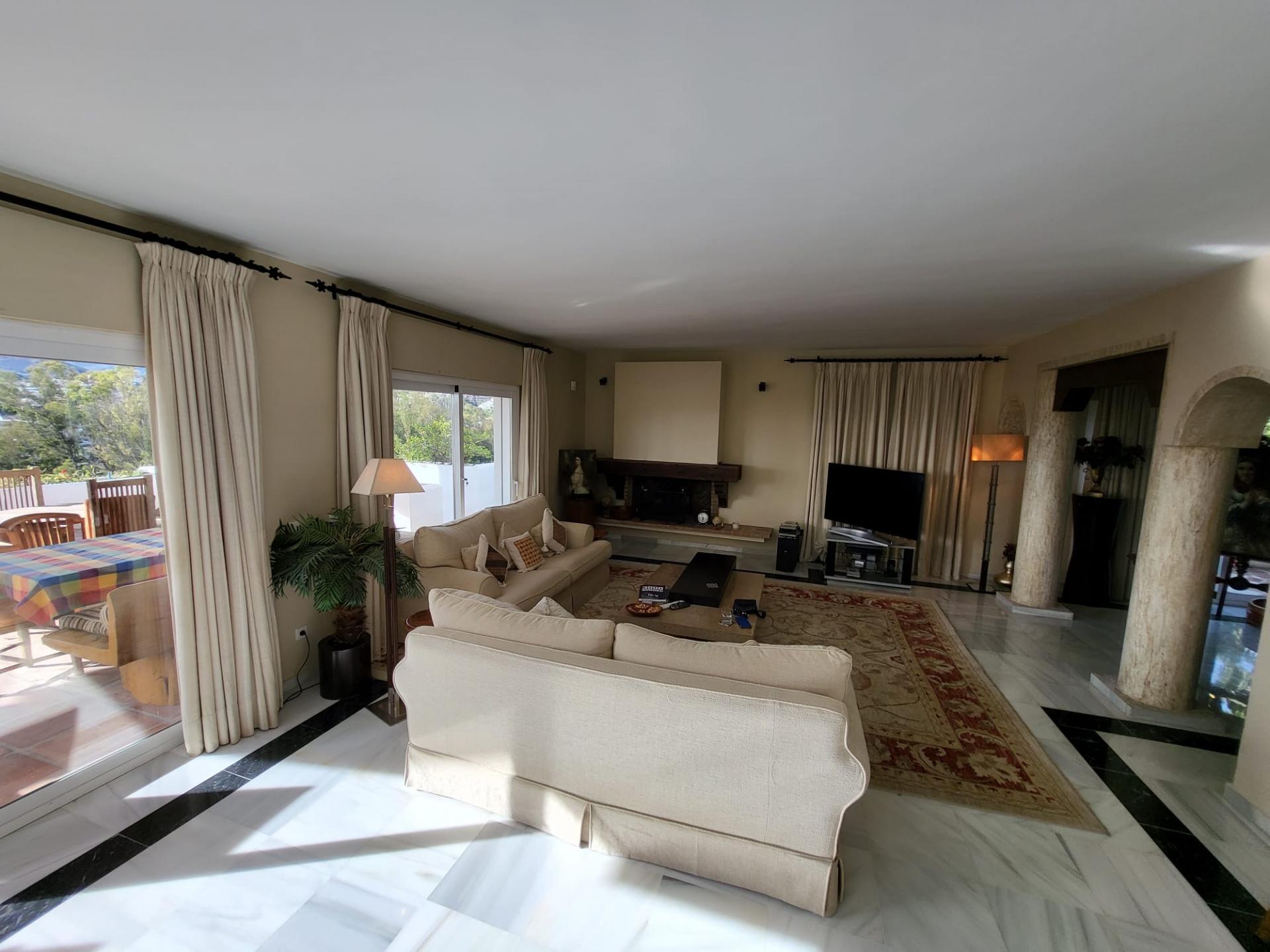 6 Bedroom Villa in Marbella - Photo 9