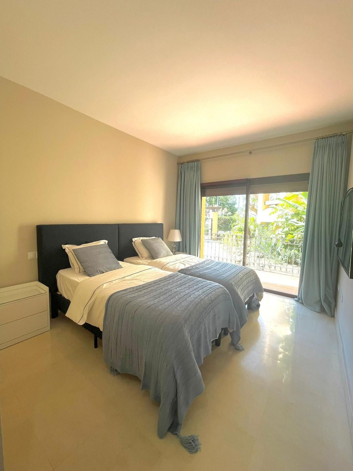 2 Bedroom Apartment in San Pedro de Alcántara - Photo 11