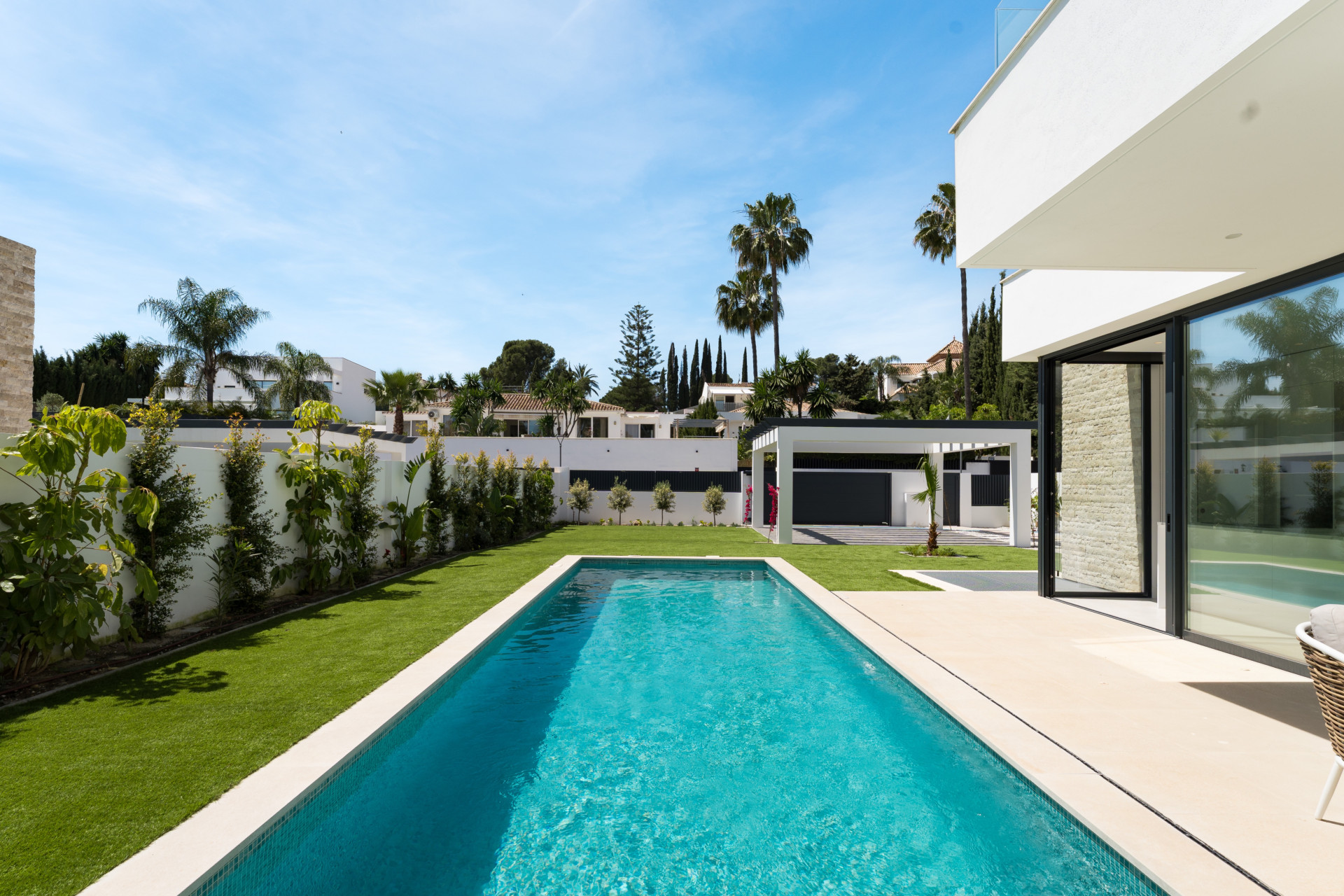 5 Bedroom Villa in Estepona - Photo 2