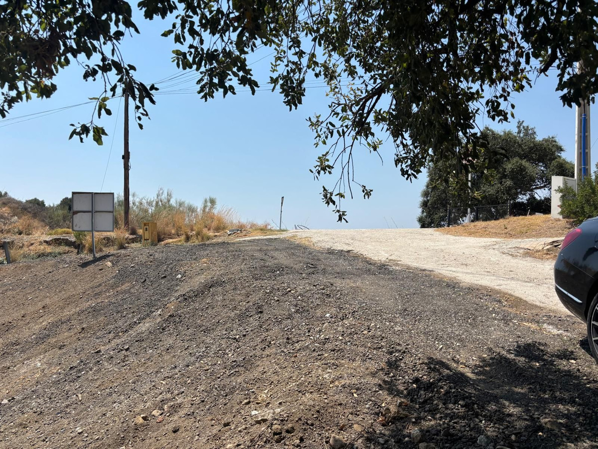 8,900 m² Plot in Estepona - Photo 3