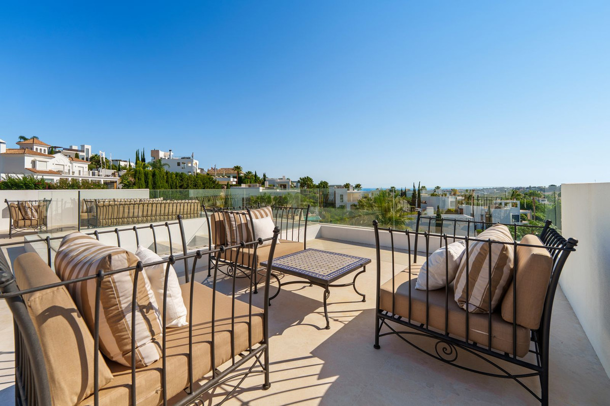 6 Bedroom Villa in Marbella - Photo 29