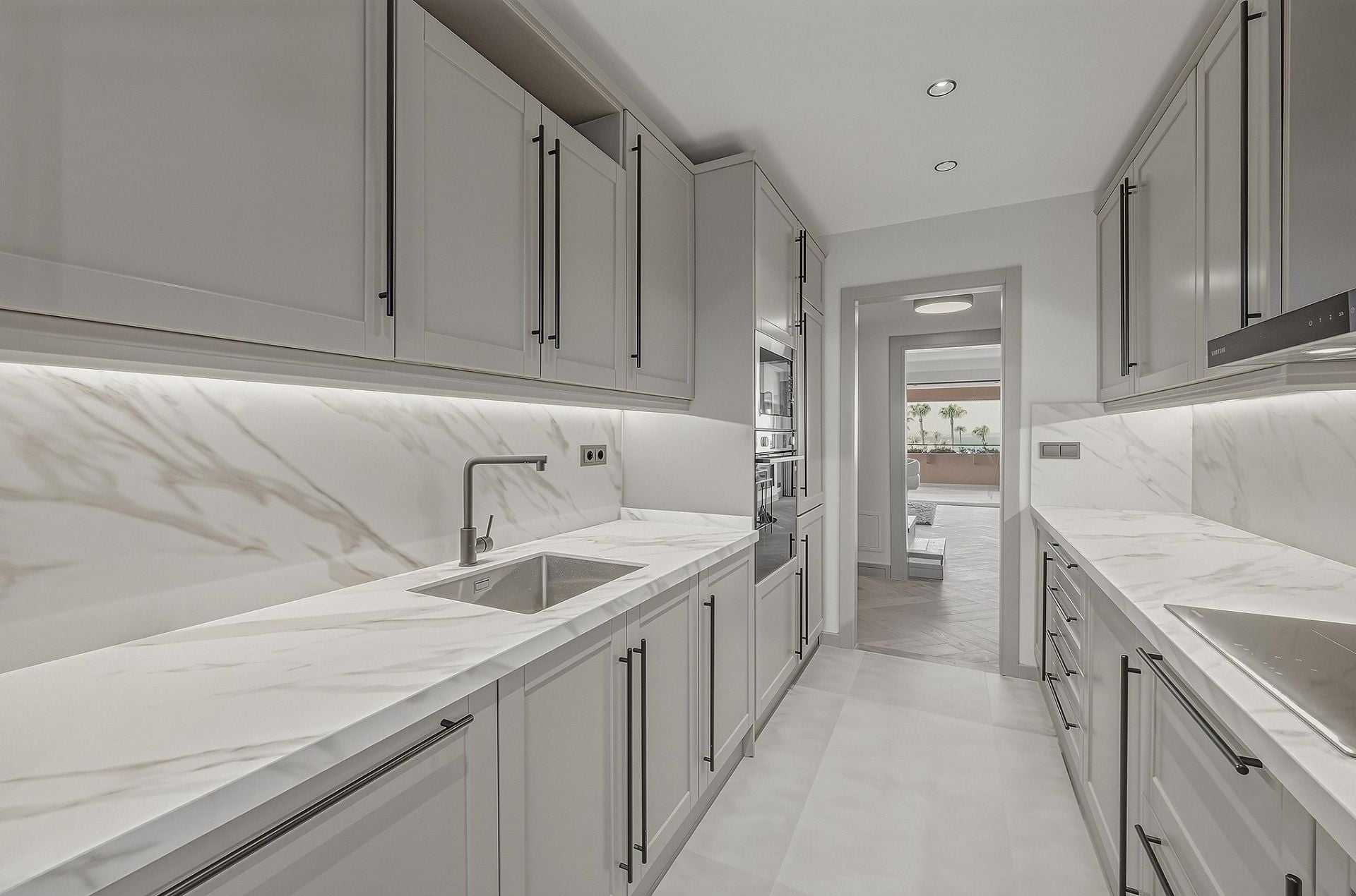 3 Bedroom Penthouse in Estepona - Photo 9