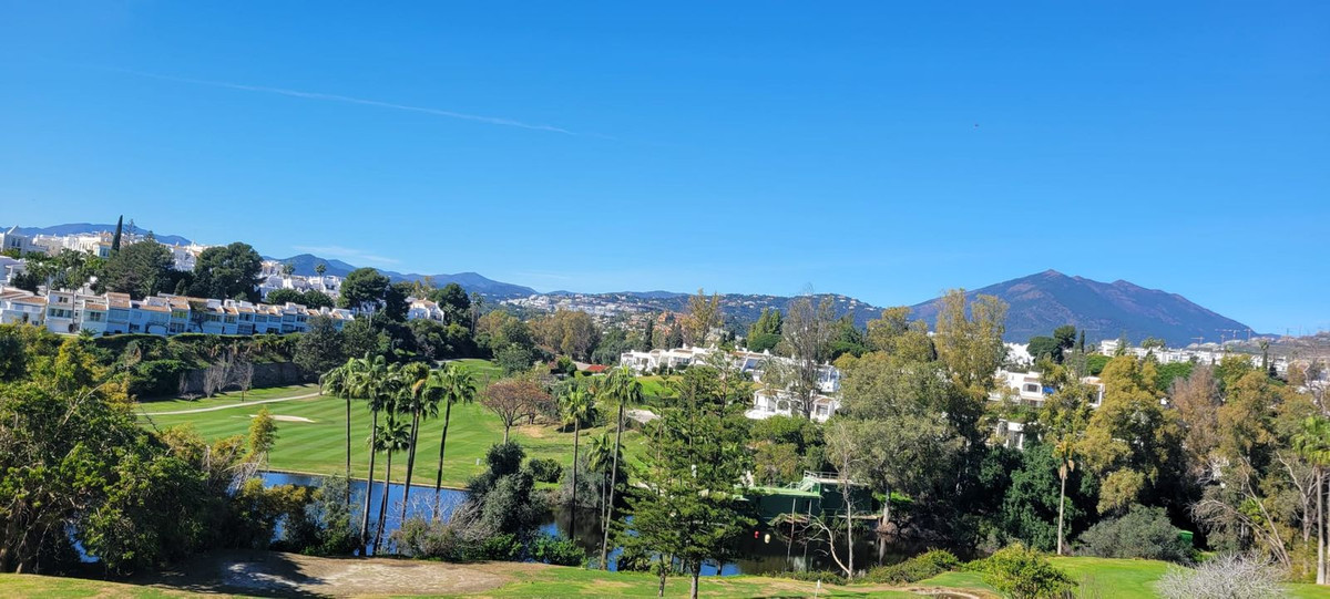2 Bedroom Apartment in Marbella - Photo 17