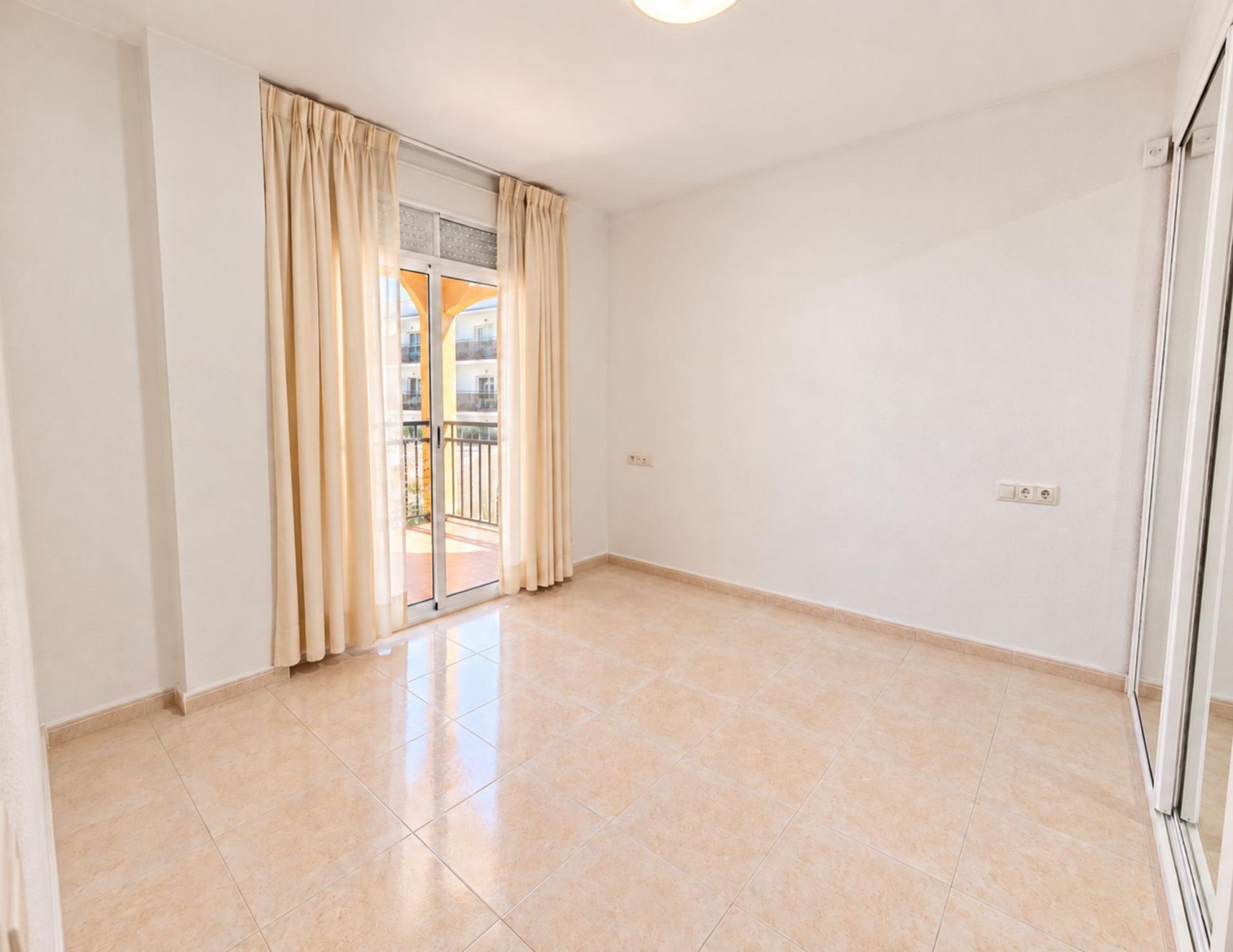 2 Bedroom Apartment in Benalmádena - Photo 16