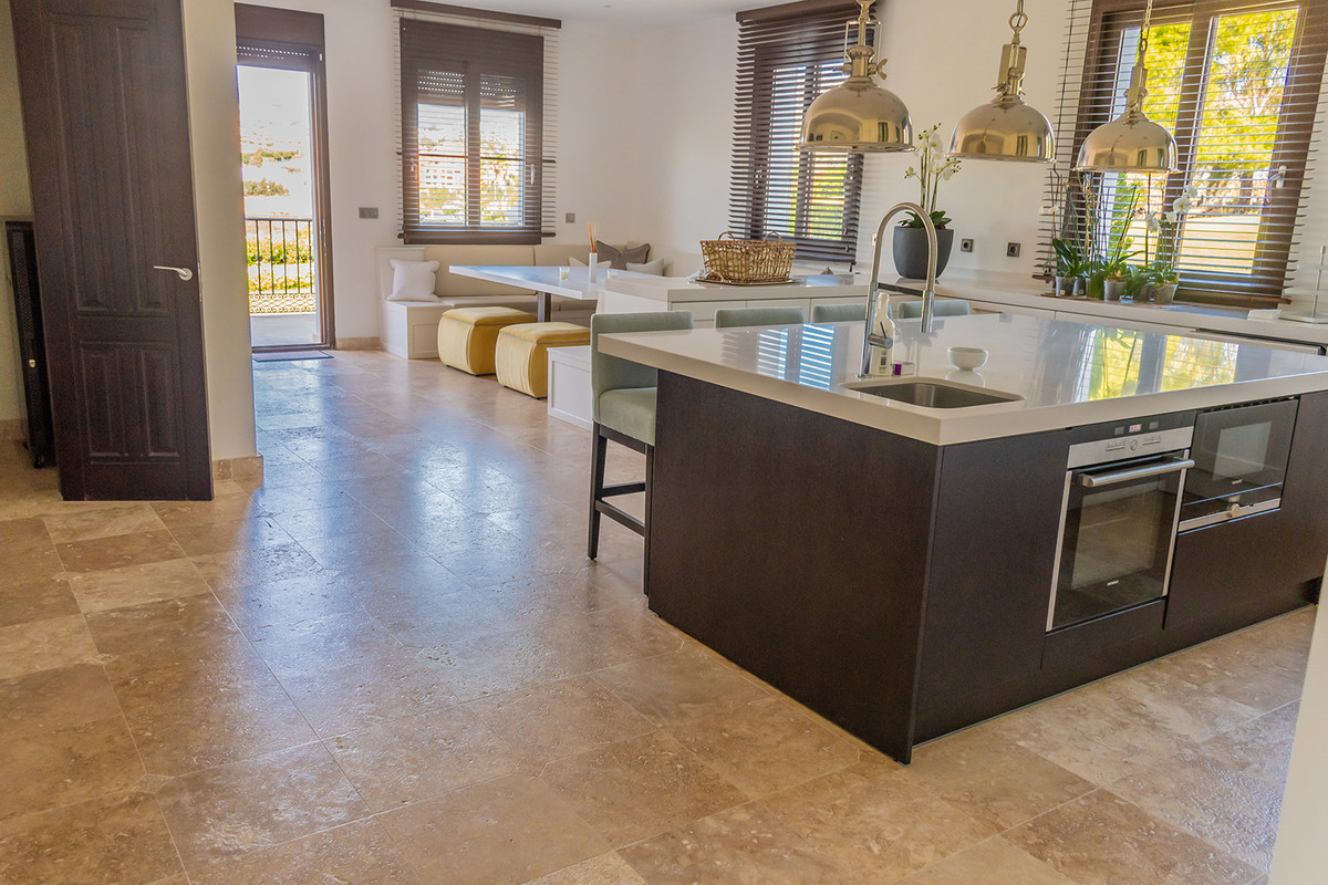 5 Bedroom Villa in San Pedro de Alcántara - Photo 16