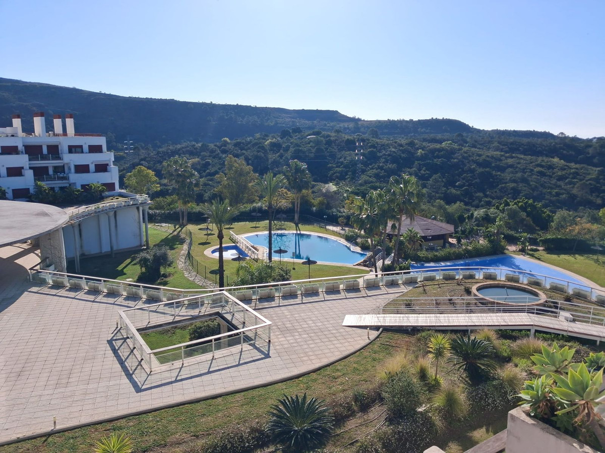 3 Bedroom Penthouse in Benahavís - Photo 17