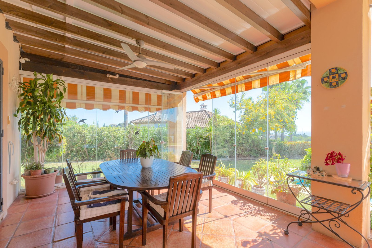 5 Bedroom Villa in Marbella - Photo 12