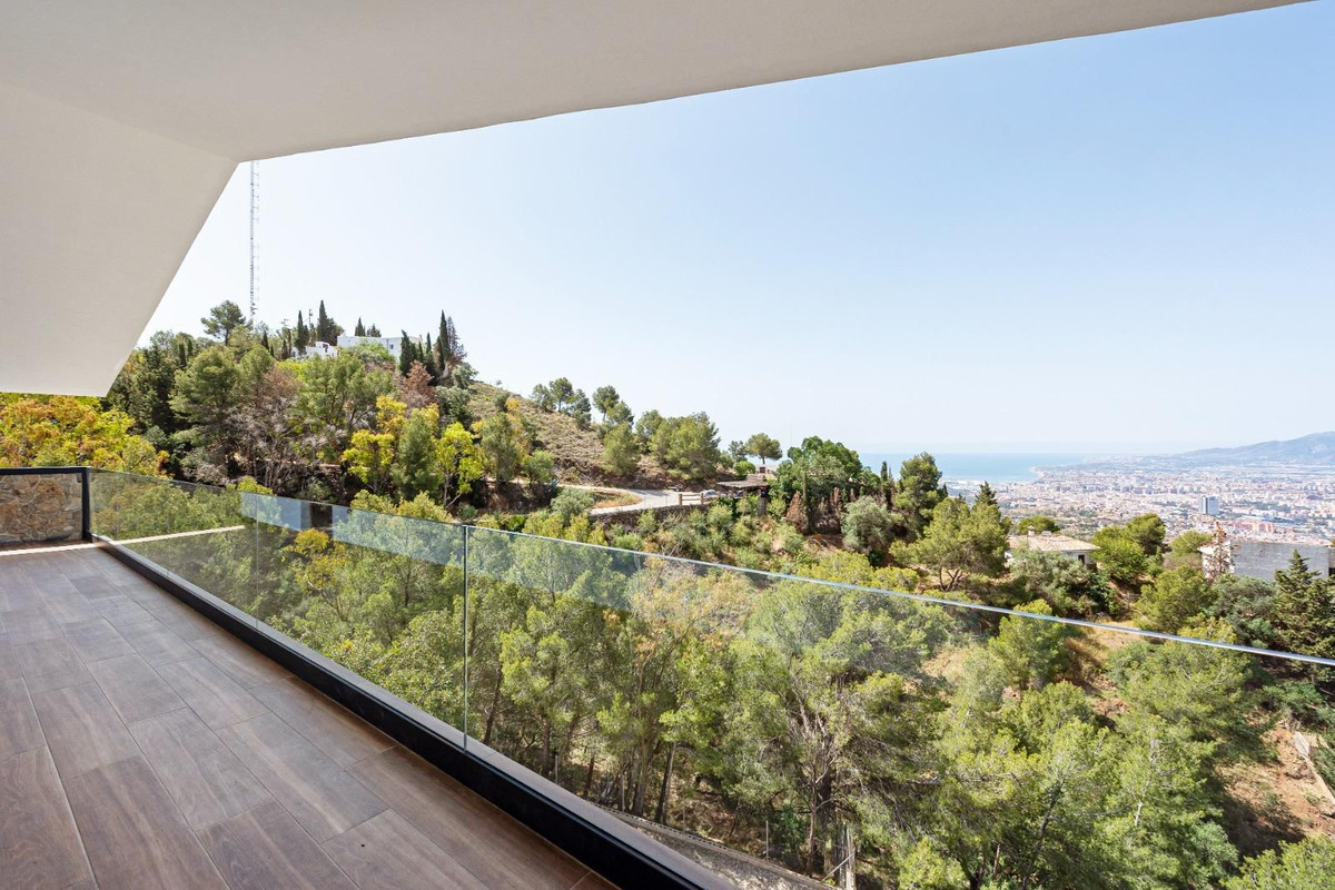 4 Bedroom Villa in Málaga - Photo 20