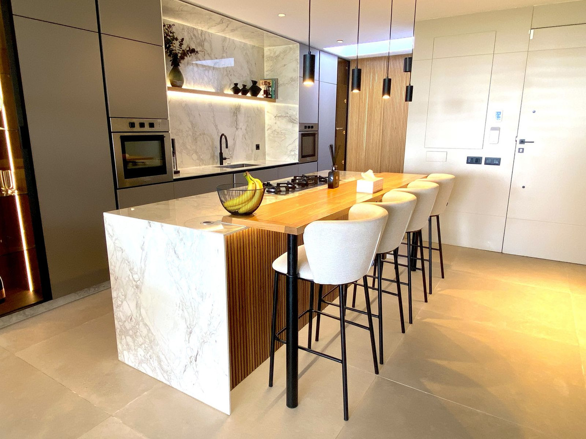4 Bedroom Townhouse in Benahavís - Photo 12
