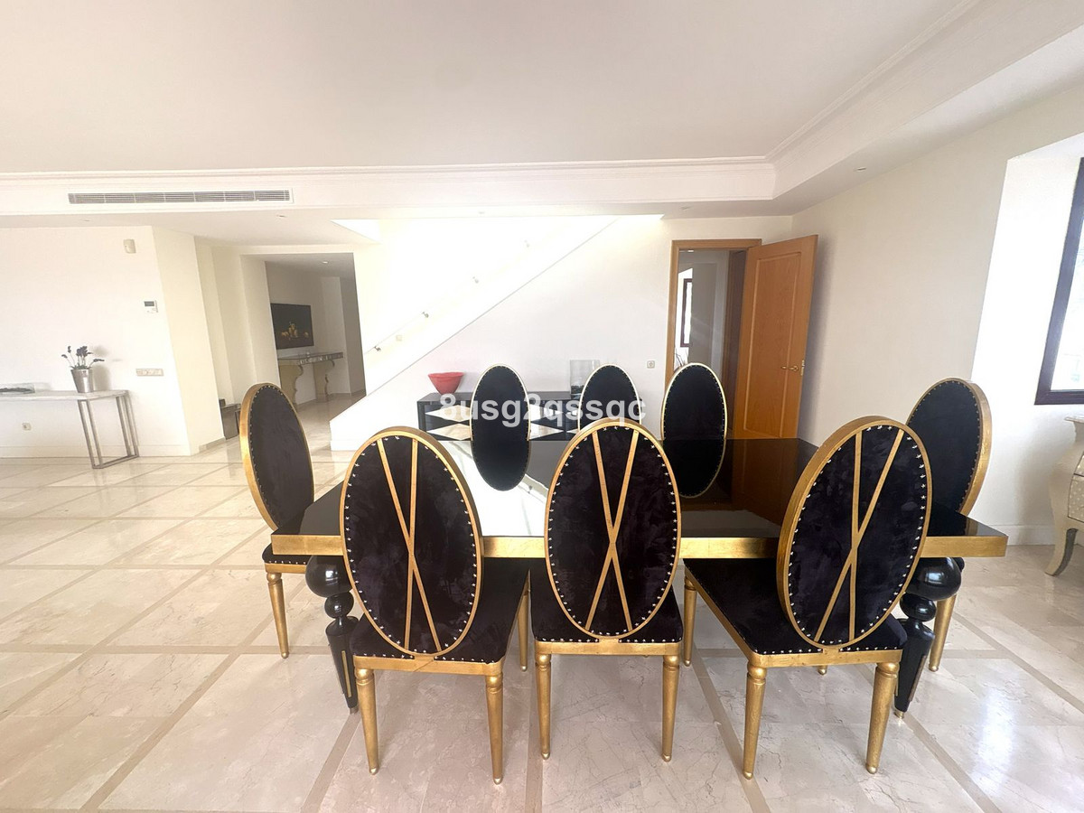 3 Bedroom Penthouse in Estepona - Photo 4