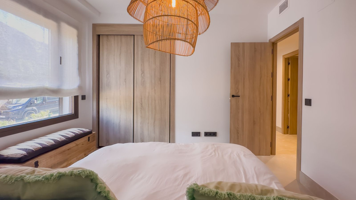 3 Bedroom Penthouse in Istán - Photo 42